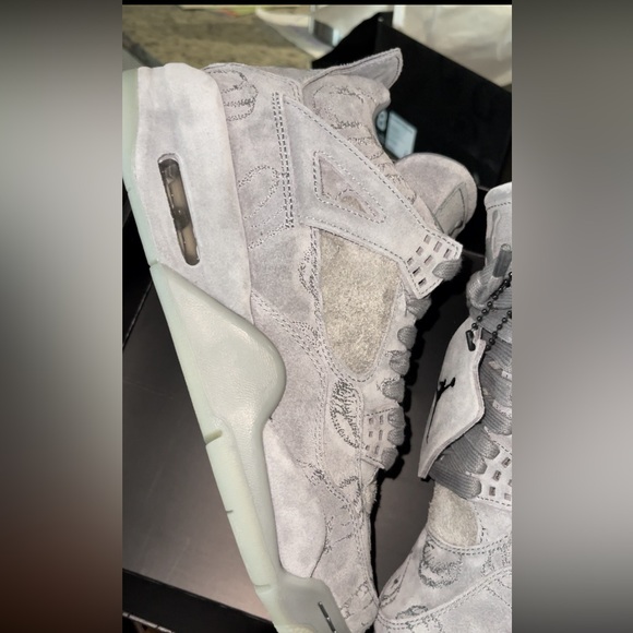 Air Jordan 4 kaws - Picture 6 of 9